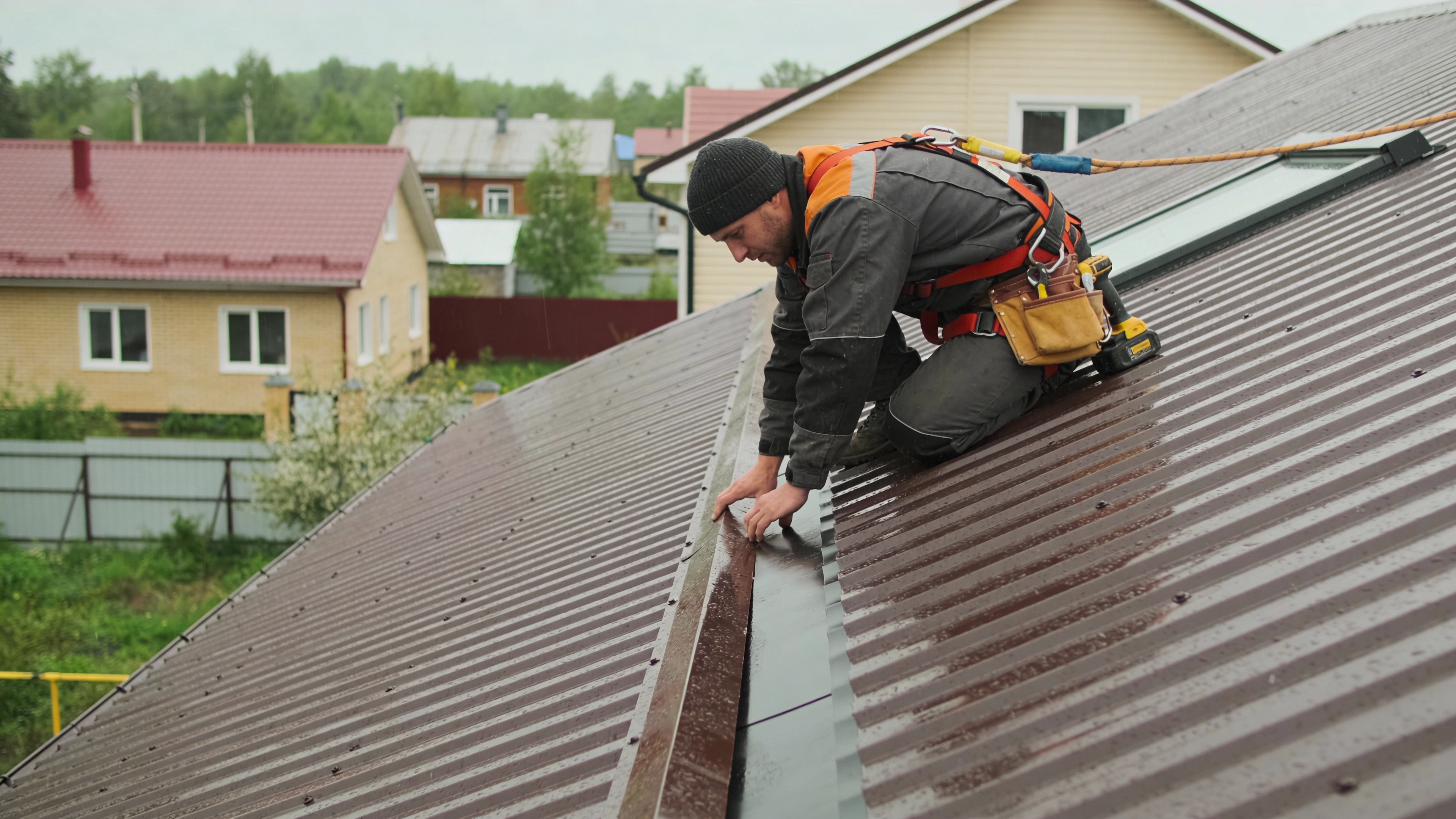 Кровельные работы в Борисоглебске: осмотр узлов крыши